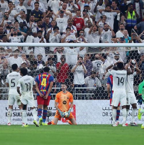 记者：霍安加西亚可能是肌肉撕裂，将缺席两到三周