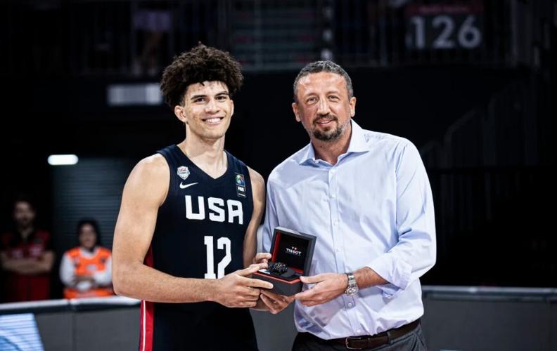 布泽尔：如果詹姆斯下赛季还打他就将和我儿子同场竞技了