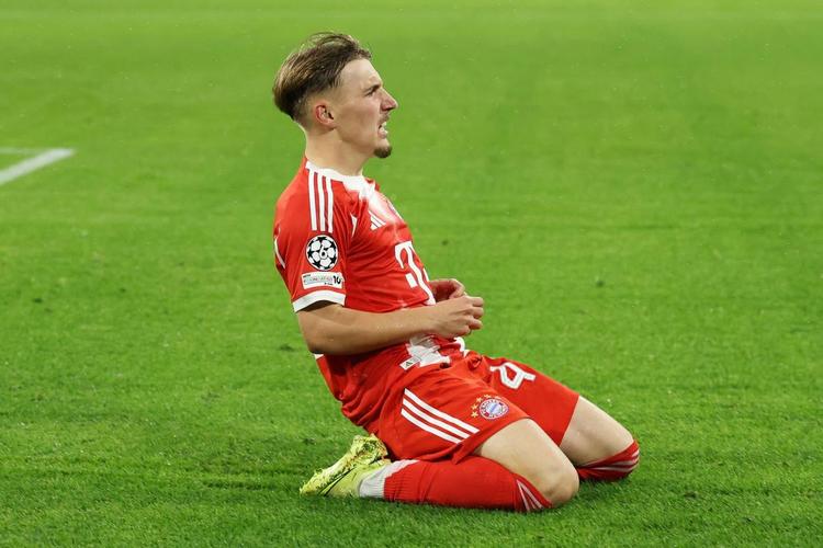 18岁24天！卡尔是欧冠单场传射最年轻德国球员