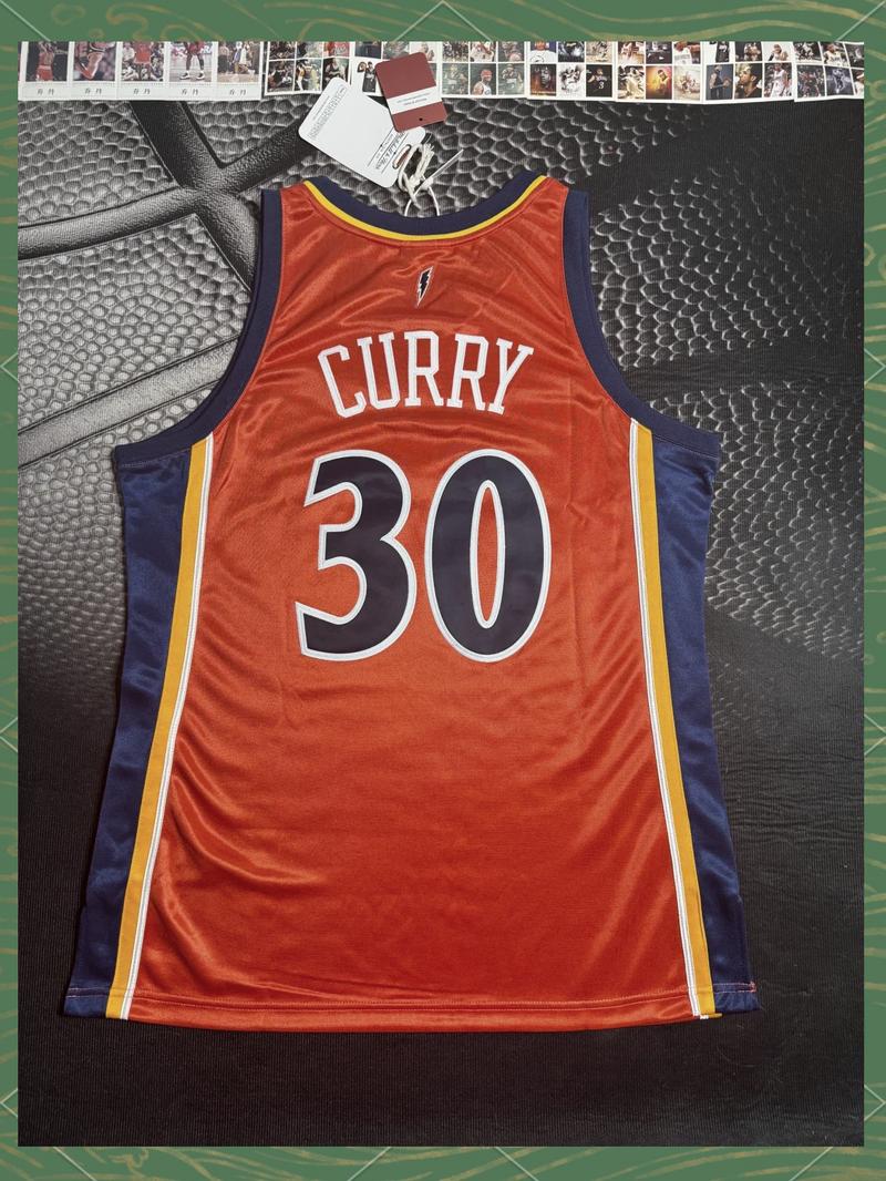 30号球衣退役！库里：恭喜父亲他是我的领路人比我还要爱篮球