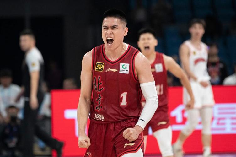 接力上了！陈盈骏连续三分球+造三分犯规连拿9分打停辽宁