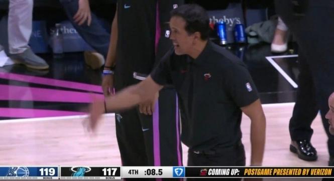 关键判罚！艾顿身后争板被吹罚犯规球权给魔术