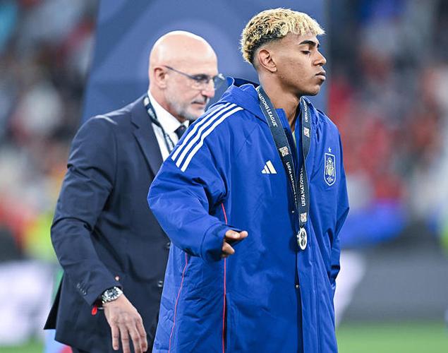 德拉富恩特：亚马尔被上帝的魔杖点过，仿佛在说你注定会与众不同