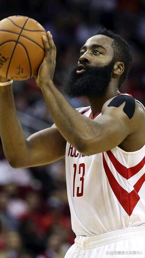 球迷此前：哈登本季还能扣吗哈登晒今日赛季首扣：这球算不算