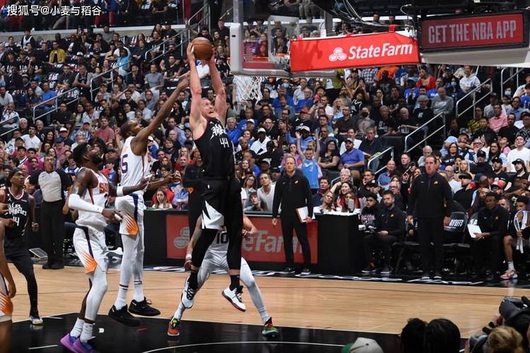 快船在交易截止日前50场有24次单节35+截止日后23场就23次