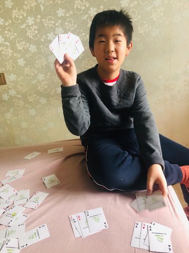 孩子王！乔治：VJ年轻充满活力我的孩子们都很崇拜并喜欢和他玩