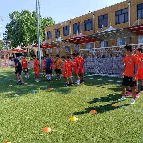 记者：济南创建国内第六个大区青训中心，将与鲁能足校互相支持