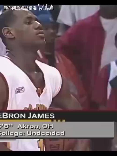 老父亲的快乐！詹姆斯晒自己和布朗尼扣篮帅照：上阵父子兵！