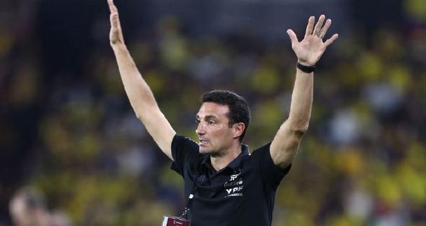 斯卡洛尼：希望梅西能够参加世界杯我续约的事未来再边走边看