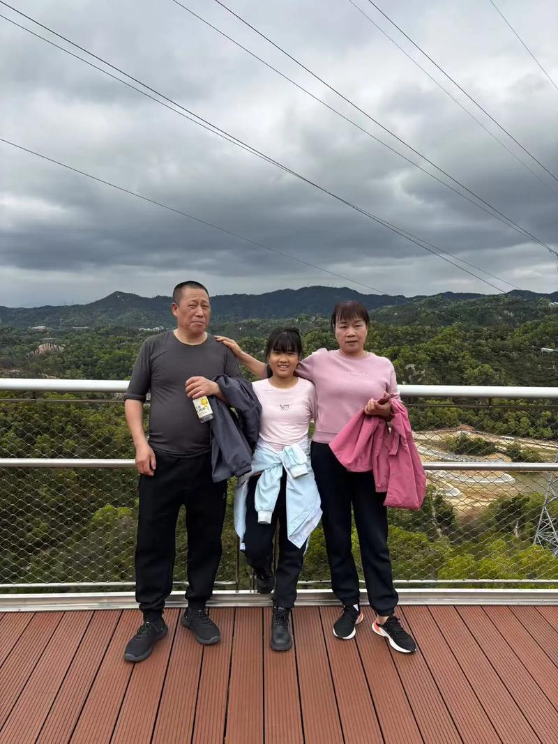 美好时光！德容妻子社媒晒一家人出游照片